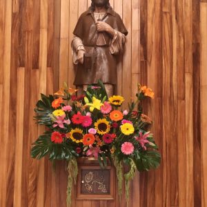 arreglo altar de iglesia para graduacion 1 1.jpg