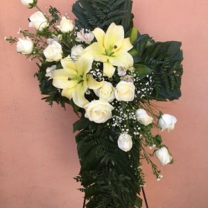 cruz flores blancas.jpg
